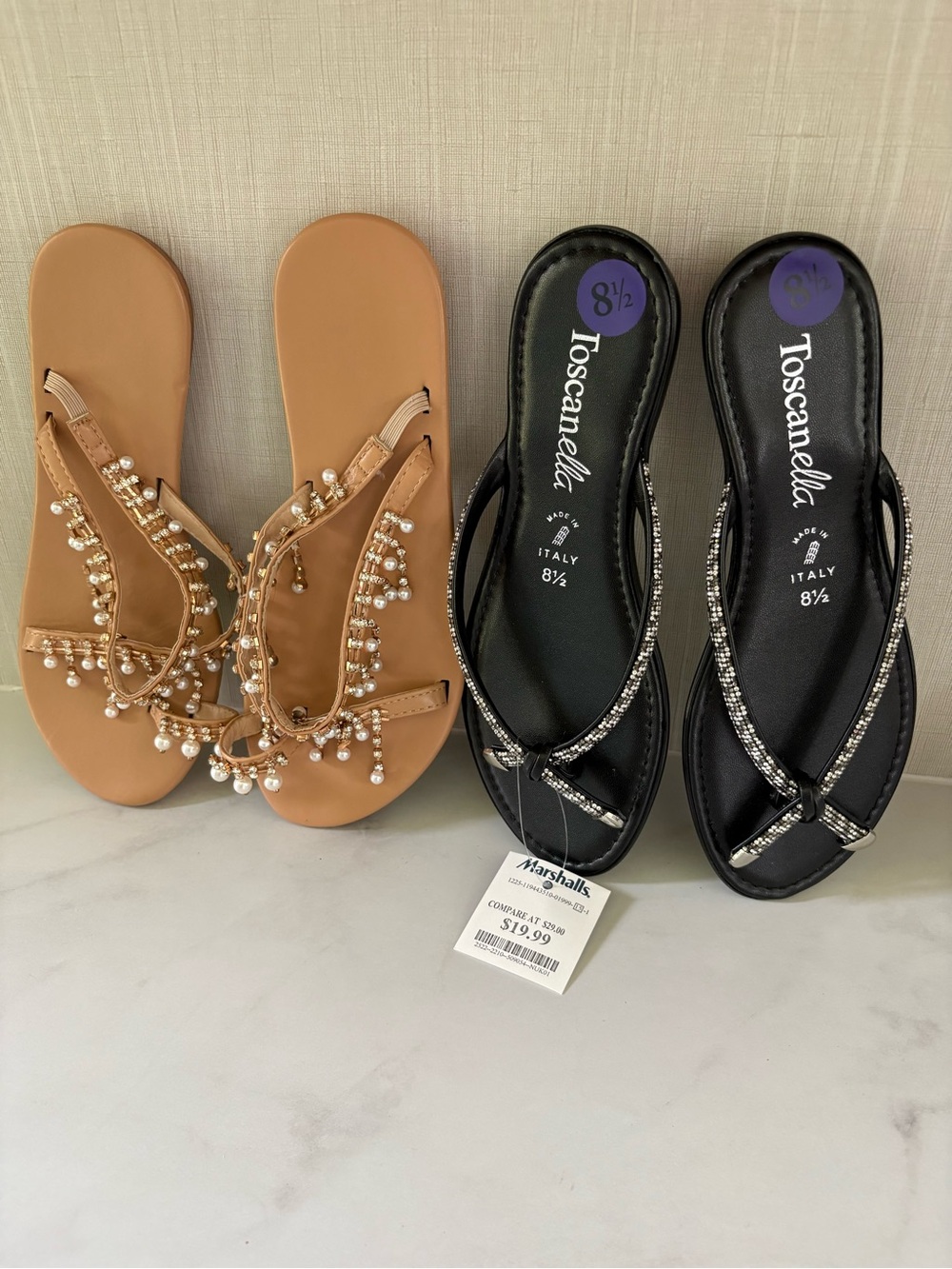 WOMENS 2 PAIR STYLISH SANDALS SIZE 8 1/2